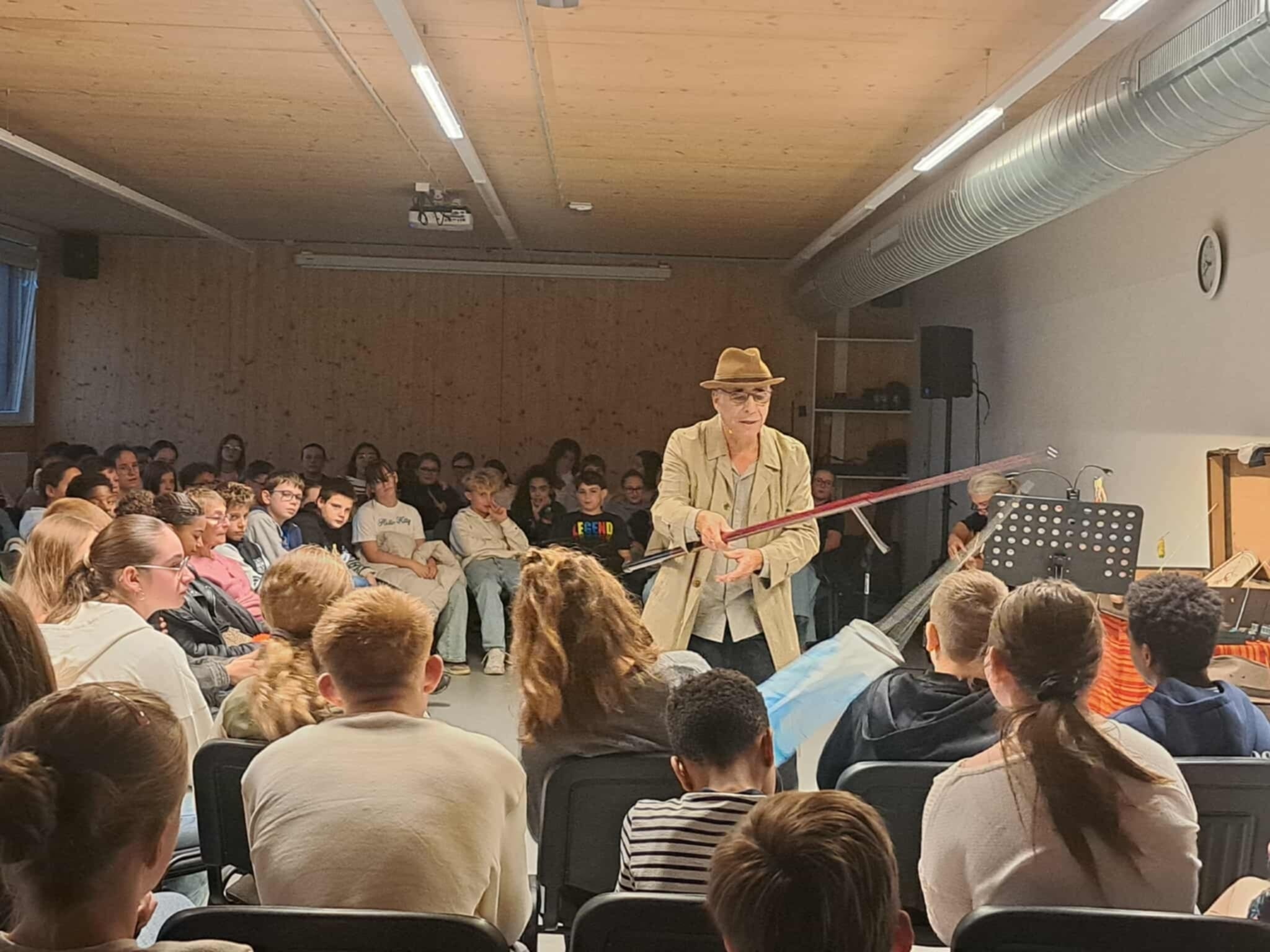 C.A.B.A.R.E.T L.U.D.I.Q.U.E