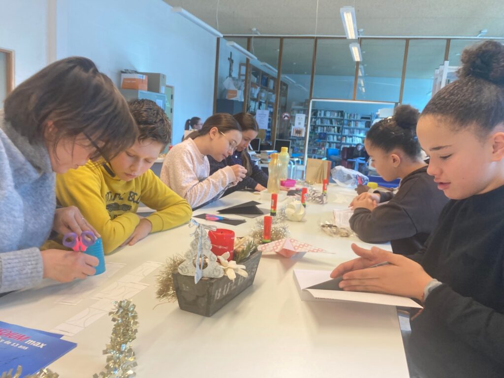 L.I.V.R.E.S  D.E.T.O.U.R.N.E.S