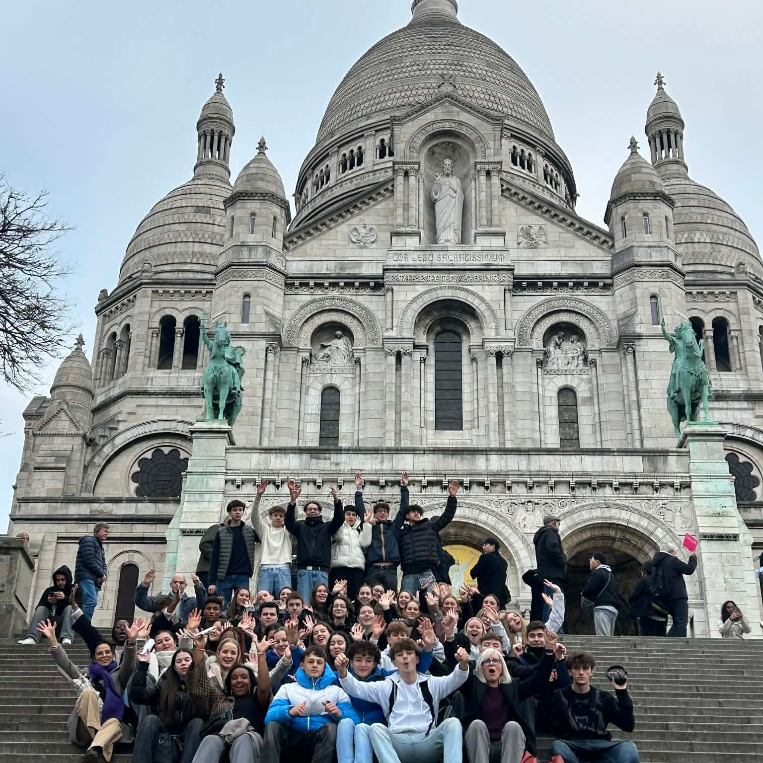 E.E.E.E.T  L.U.M.I.E.R.E.S